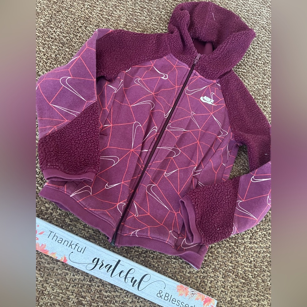Girls Nike Sweater - Picture 2 of 8